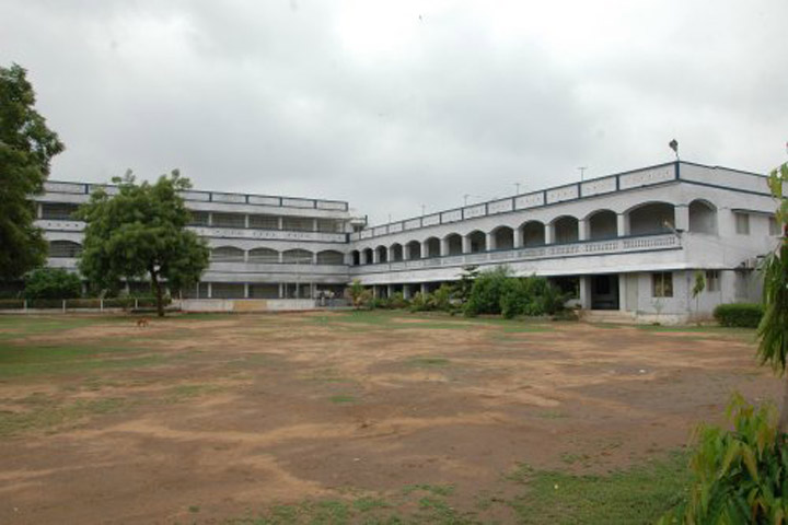 https://cache.careers360.mobi/media/colleges/social-media/media-gallery/12709/2018/12/12/Campus View of Chitrini Nursing College for Women, Sabarkantha_Campus View.jpg